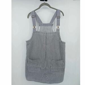 Overall striped dress black and white